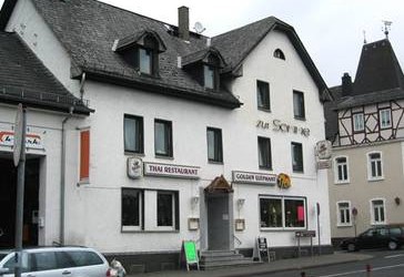Wohnhaus mit Gewerbeflächen